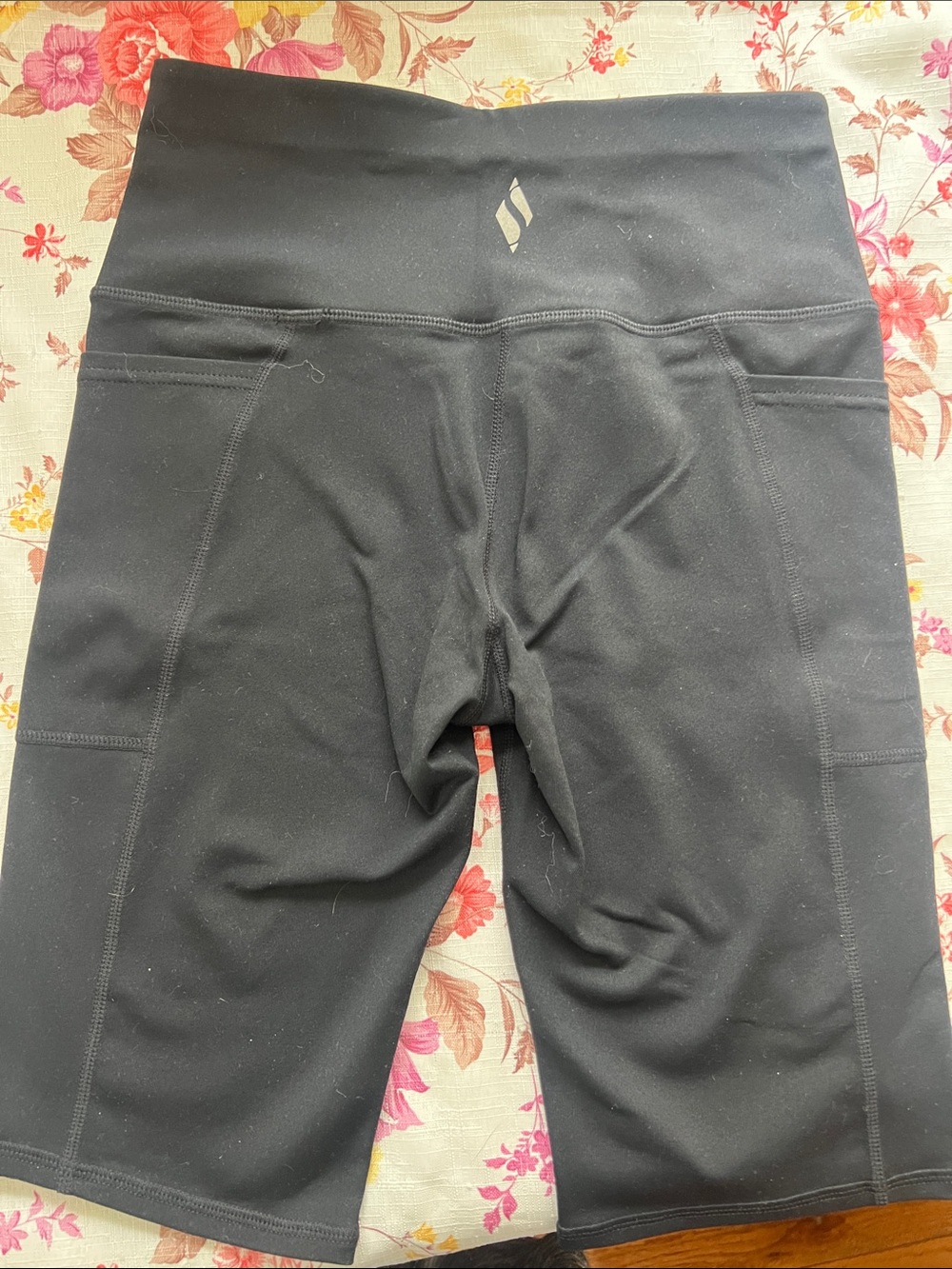 Pair of 2 Skechers biker shorts - Picture 5 of 8
